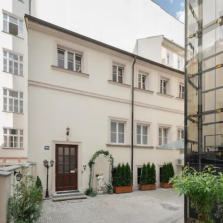 Old Town Liliova Garden Pensjonat 4*