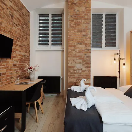 Gasthuis Old Town Liliova Garden