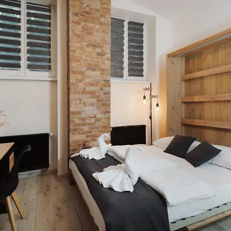 Gasthuis Old Town Liliova Garden 4*